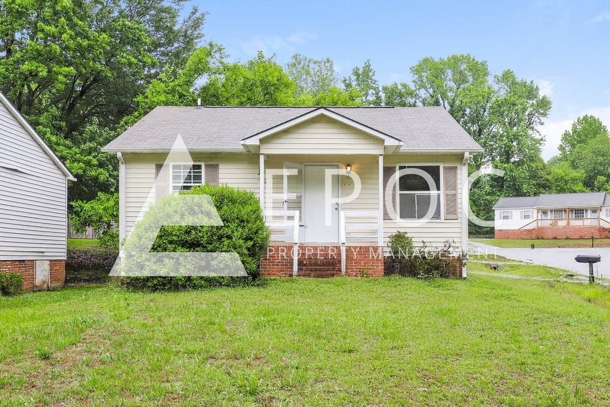 822 Cummins St - Photo 2 of 17