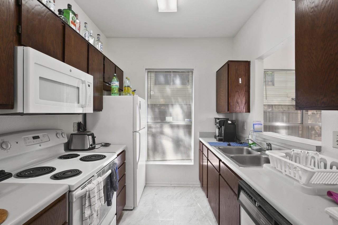 11 Rosedale Ave #11 - Photo 4 of 26