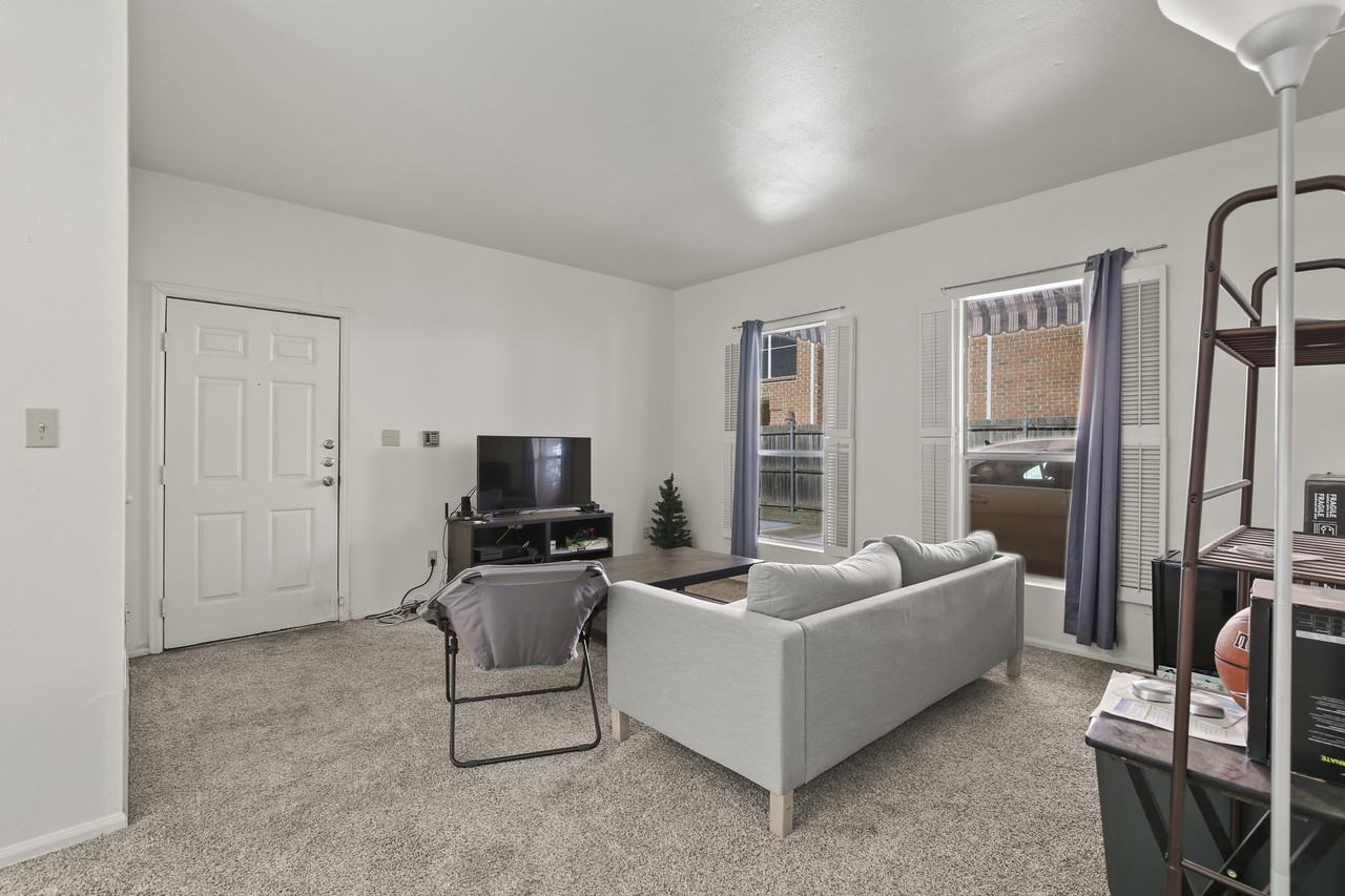 11 Rosedale Ave #11 - Photo 5 of 26