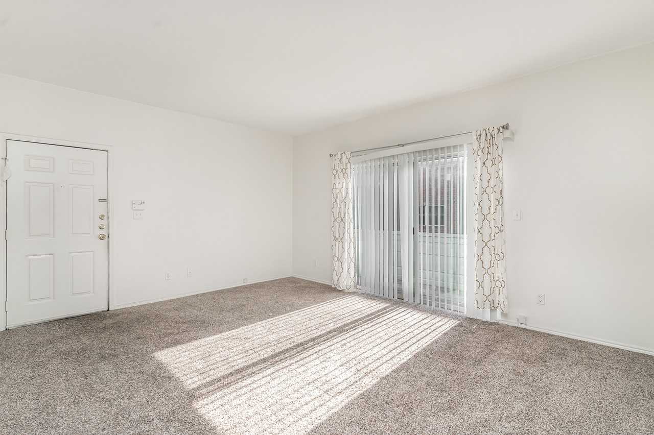 21 Rosedale Ave #21 - Photo 2 of 25