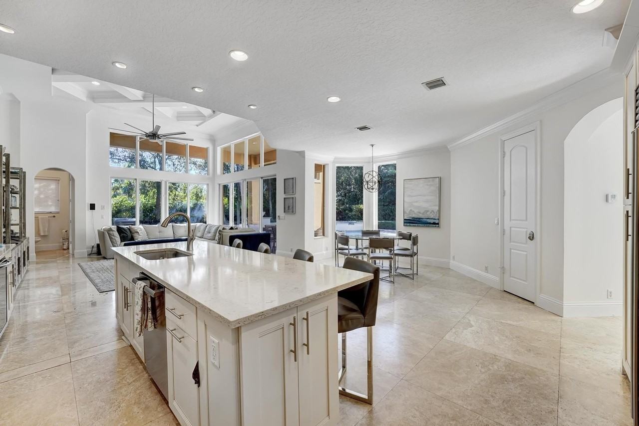 43 Coconut Ln - Photo 3 of 41