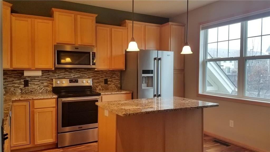 11749 Emery Village Dr N - Photo 2 of 30