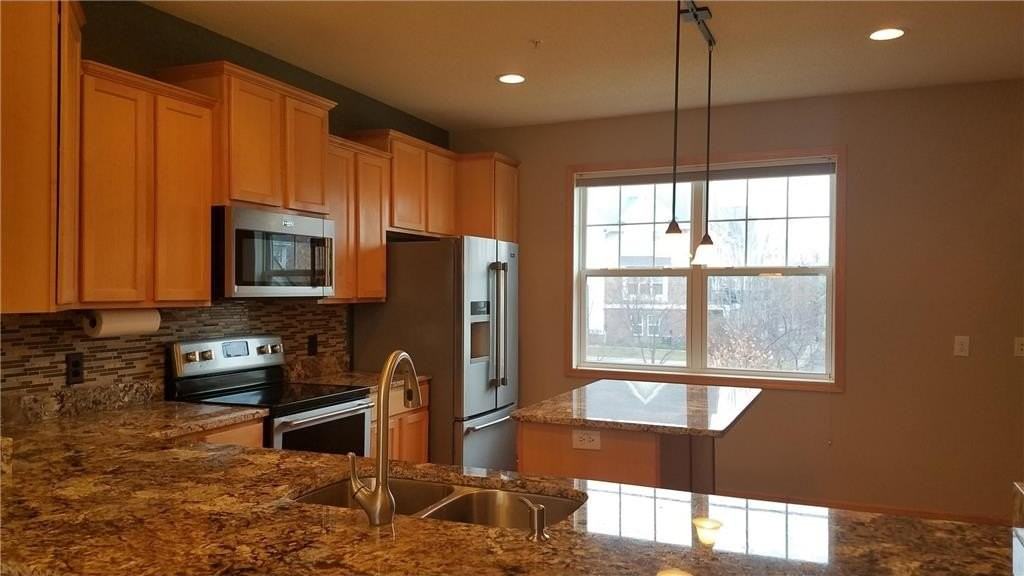 11749 Emery Village Dr N - Photo 3 of 30