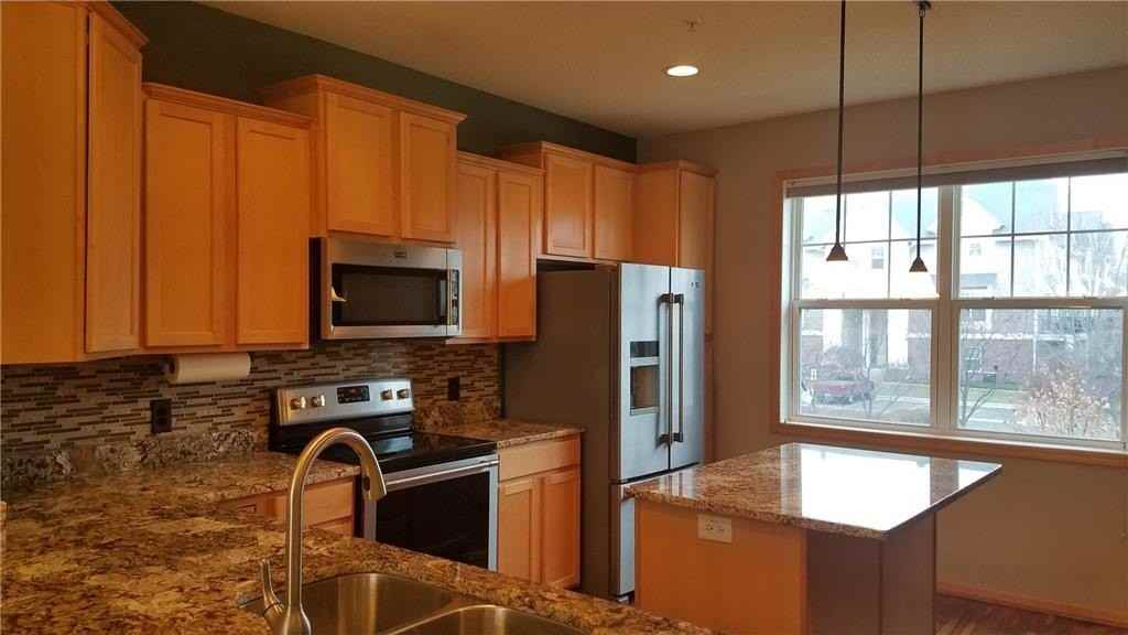 11749 Emery Village Dr N - Photo 4 of 30