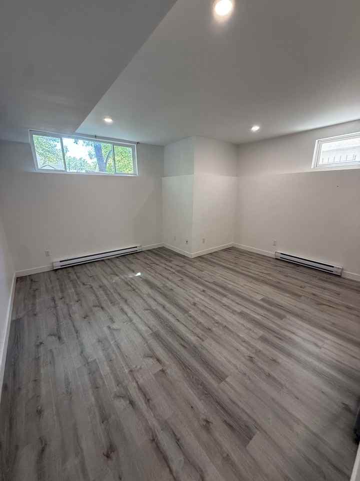 439 Winterton Ave - Photo 3 of 12