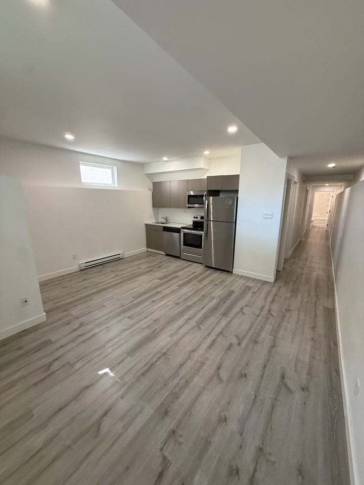 439 Winterton Ave - Photo 4 of 12