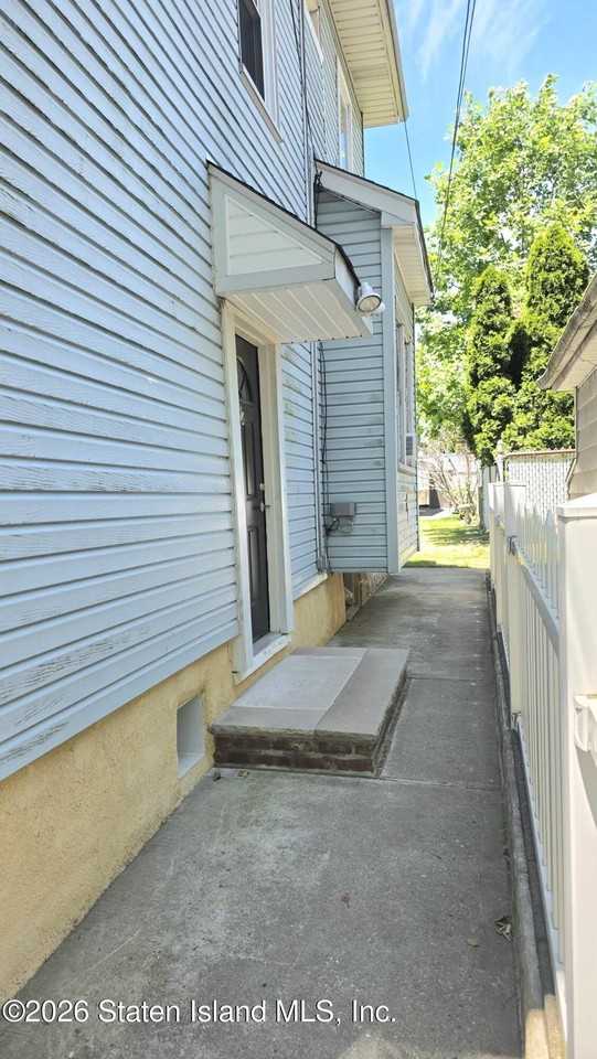 16 Allison Pl - Photo 3 of 36