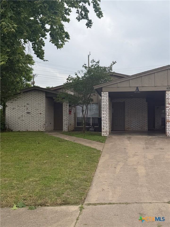 402 Skyline Ave - Photo 2 of 2