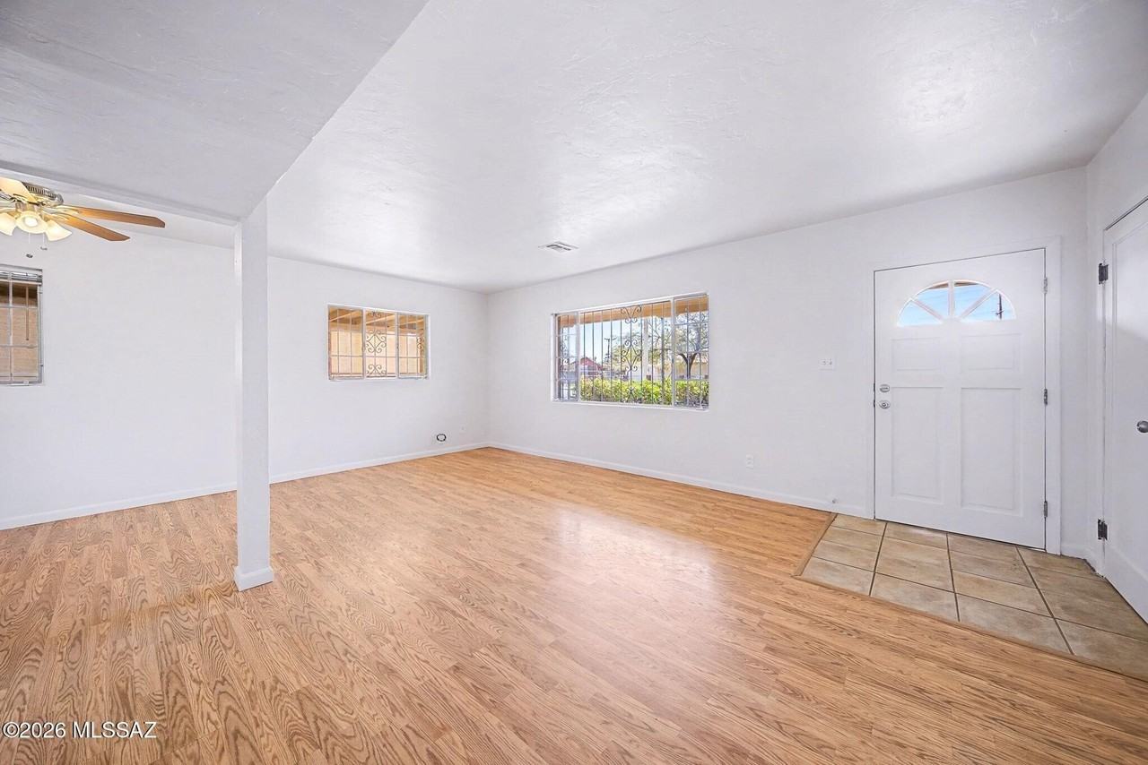 2531 E 19th St - Photo 3 of 22