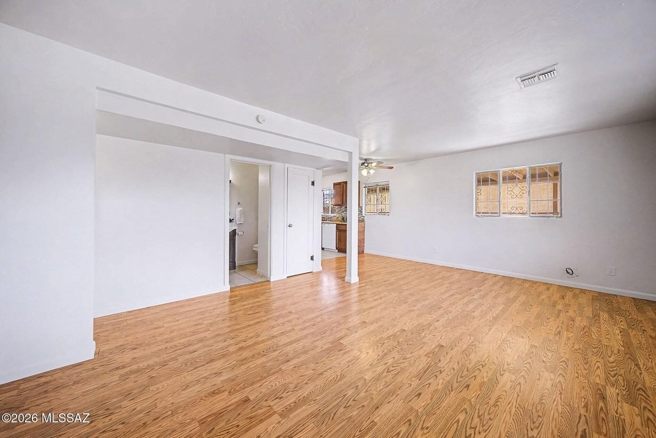 2531 E 19th St - Photo 4 of 22