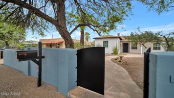 featured image of 1815 E Waverly St #1