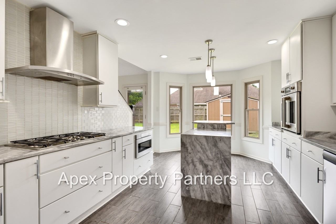7609 Dexter Hollow Dr - Photo 2 of 34