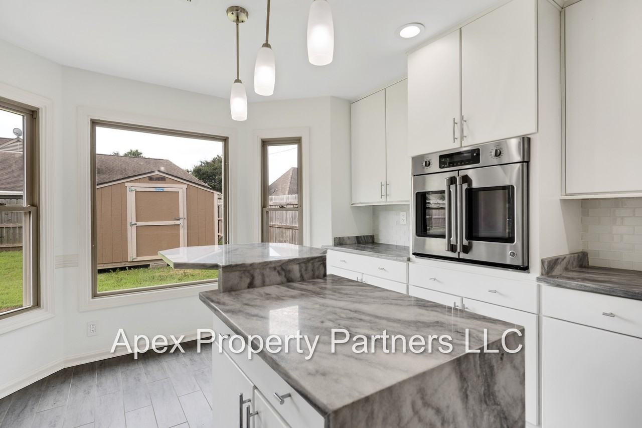 7609 Dexter Hollow Dr - Photo 3 of 34