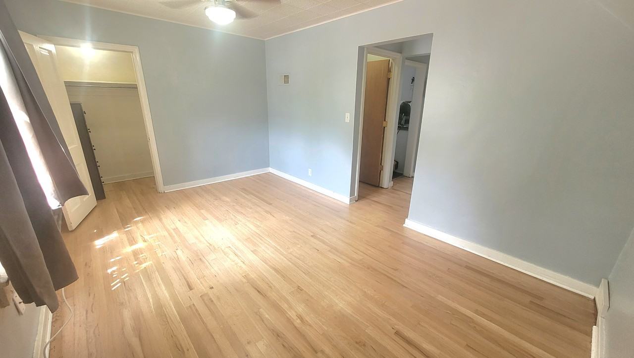 304 N 12th St #1 - Photo 4 of 11