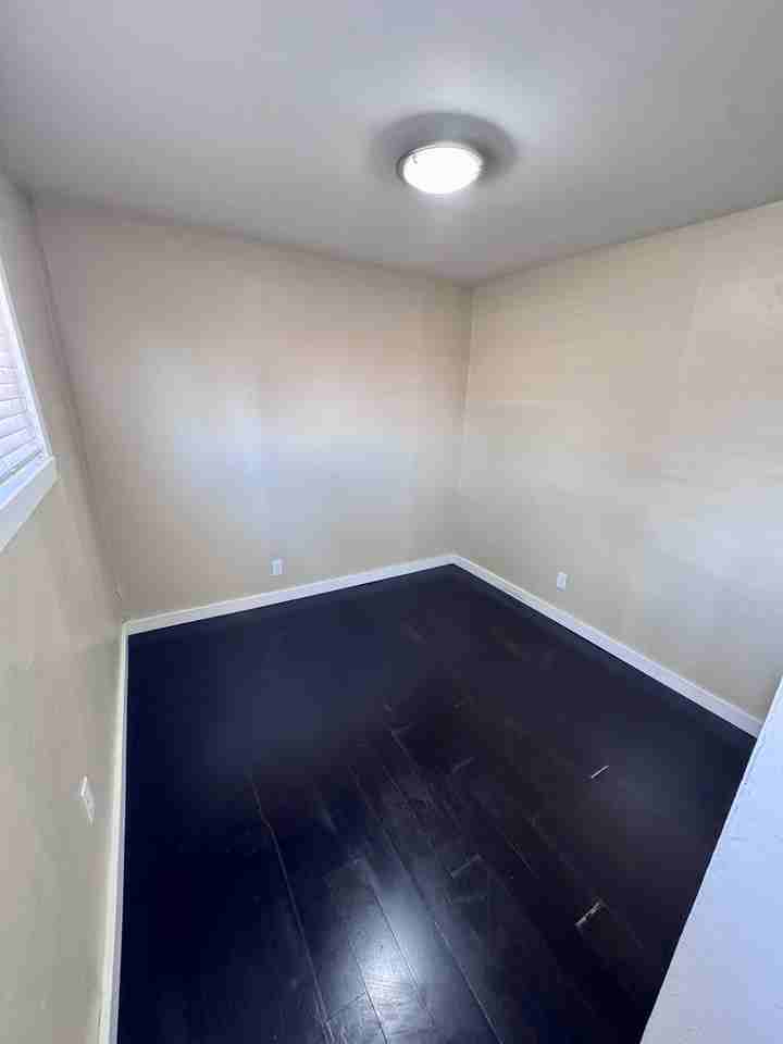 201 H St #J - Photo 5 of 7