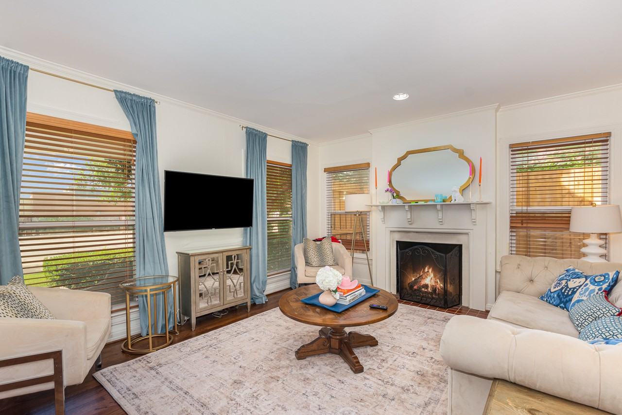 4220 Lovers Ln - Photo 3 of 25