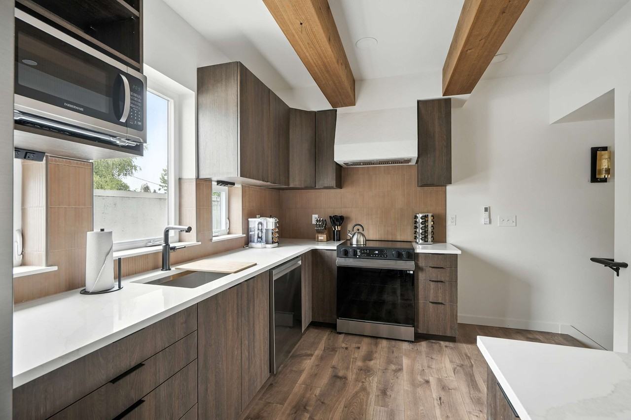 925 Ne 23rd Ave #F - Photo 5 of 50