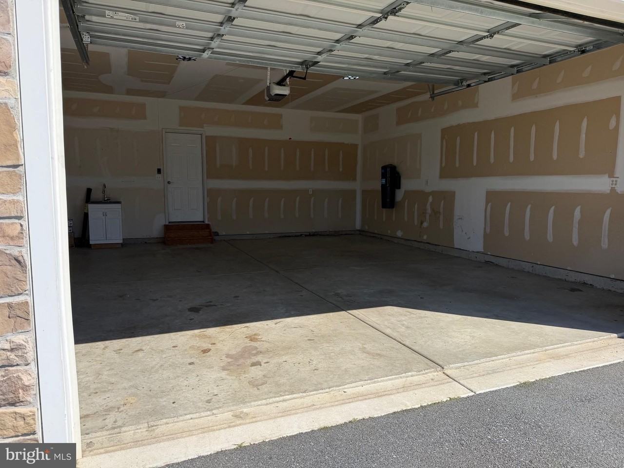 147 San Marino Dr - Photo 3 of 3