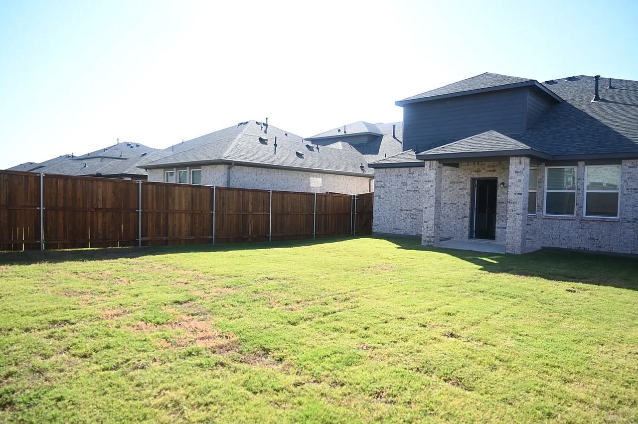 1012 Portina Dr - Photo 3 of 32