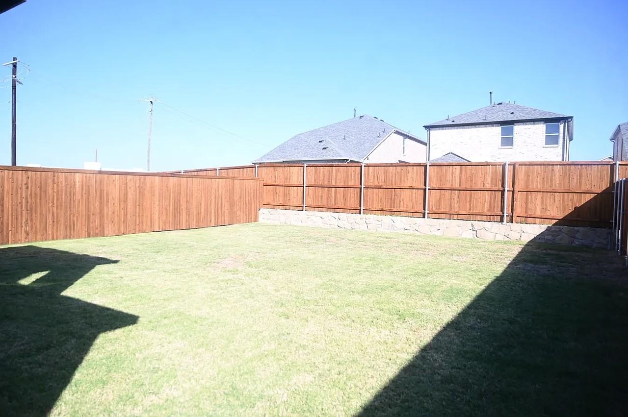 1012 Portina Dr - Photo 4 of 32