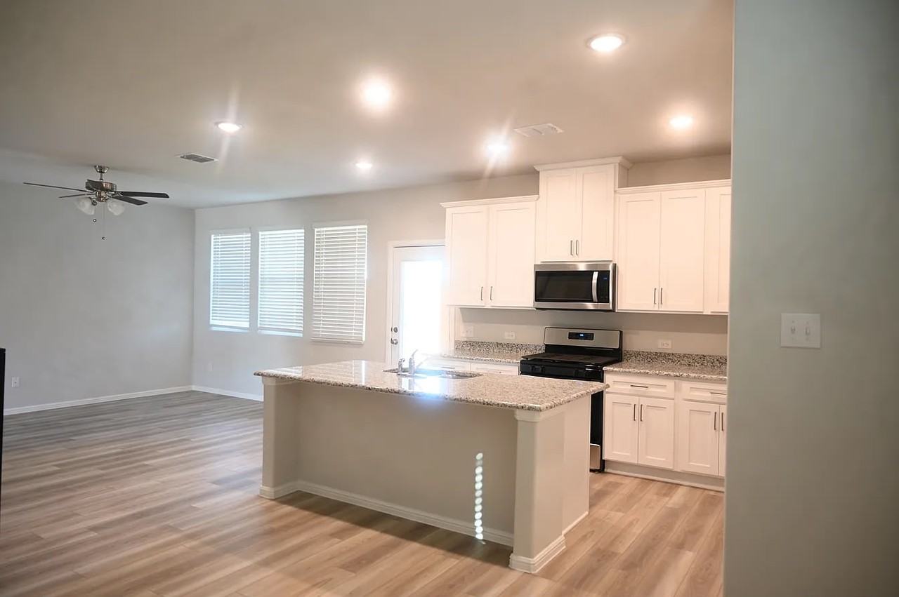 1012 Portina Dr - Photo 6 of 32