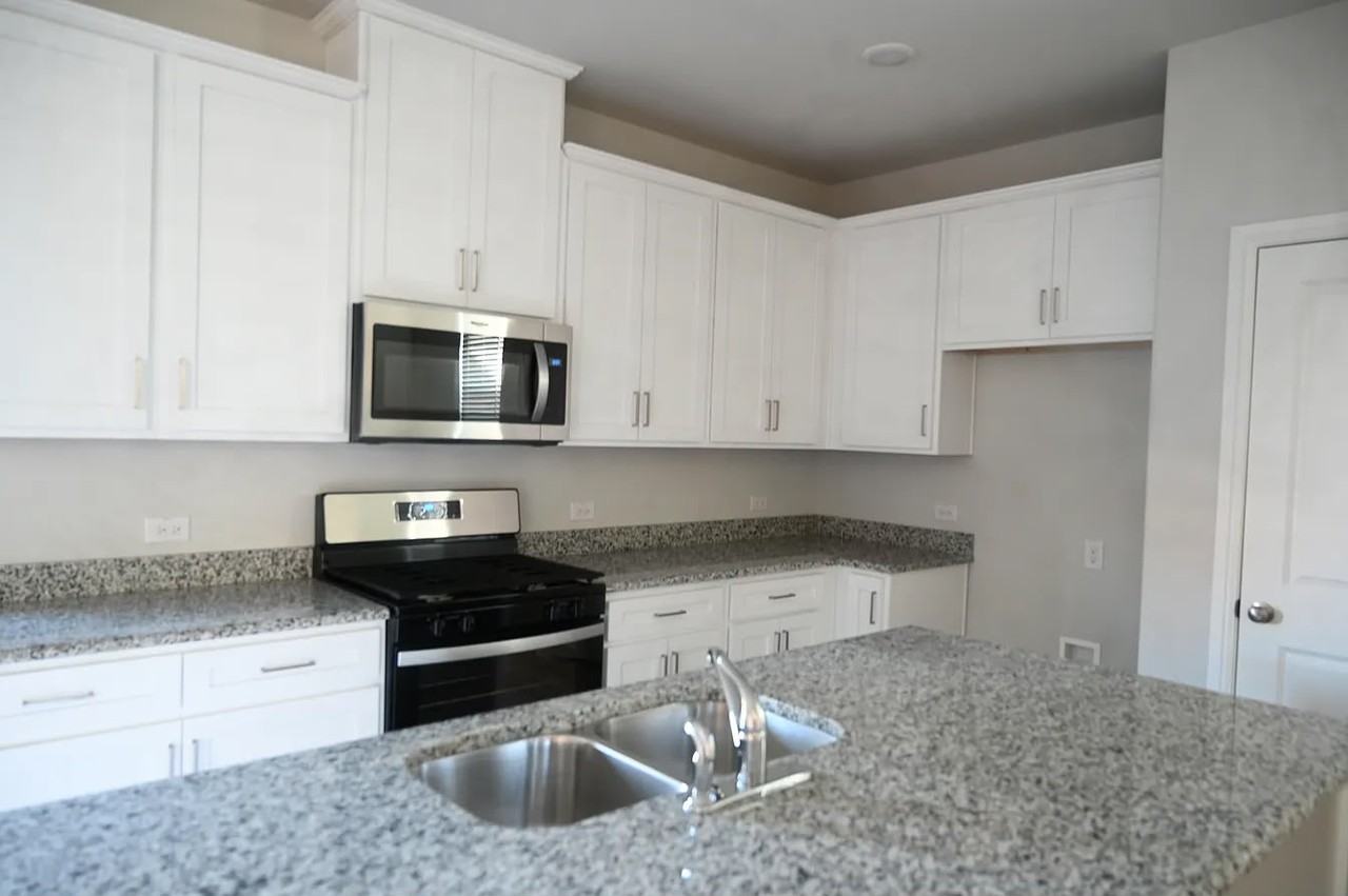 1012 Portina Dr - Photo 7 of 32