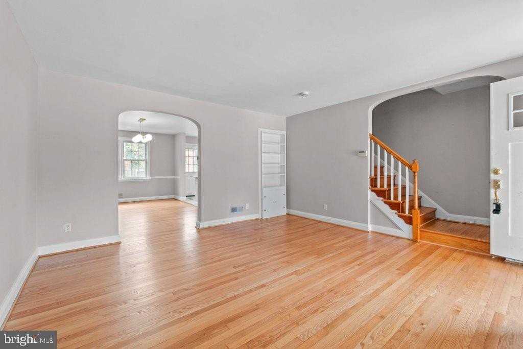 131 Stanmore Rd - Photo 4 of 19