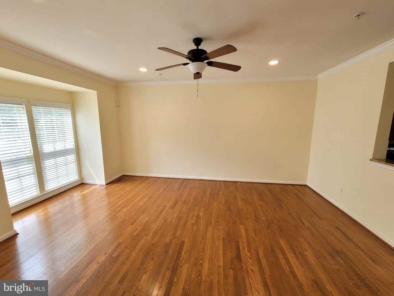 9382 Penrose St - Photo 3 of 17