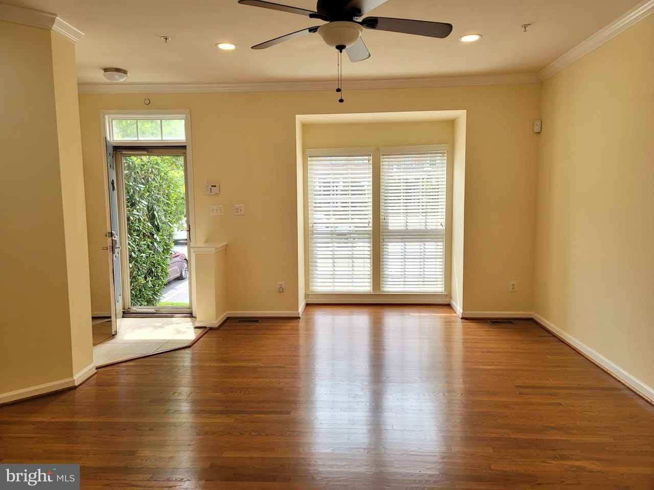 9382 Penrose St - Photo 4 of 17