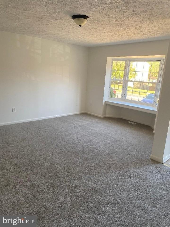 812 Tilghman Dr - Photo 2 of 7