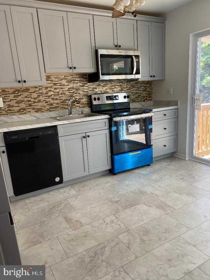 812 Tilghman Dr - Photo 4 of 7