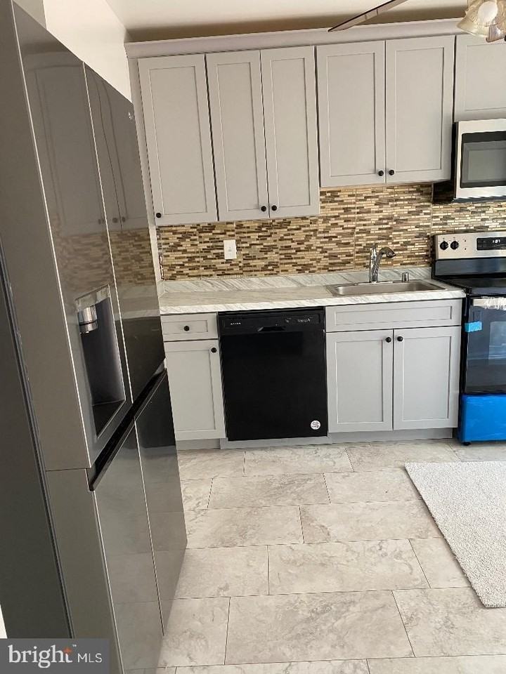 812 Tilghman Dr - Photo 5 of 7