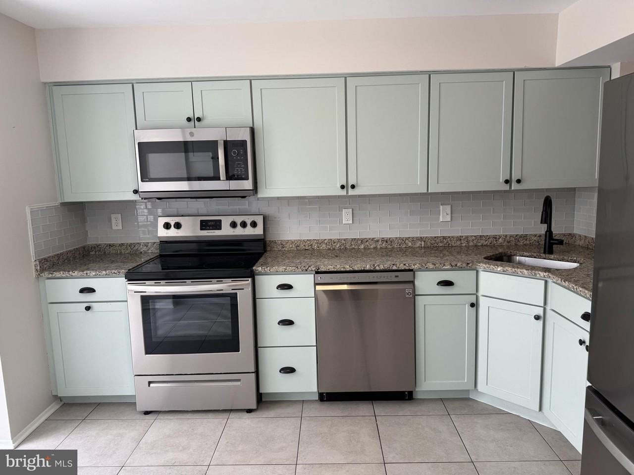 7804 Old Farm Ln - Photo 3 of 14
