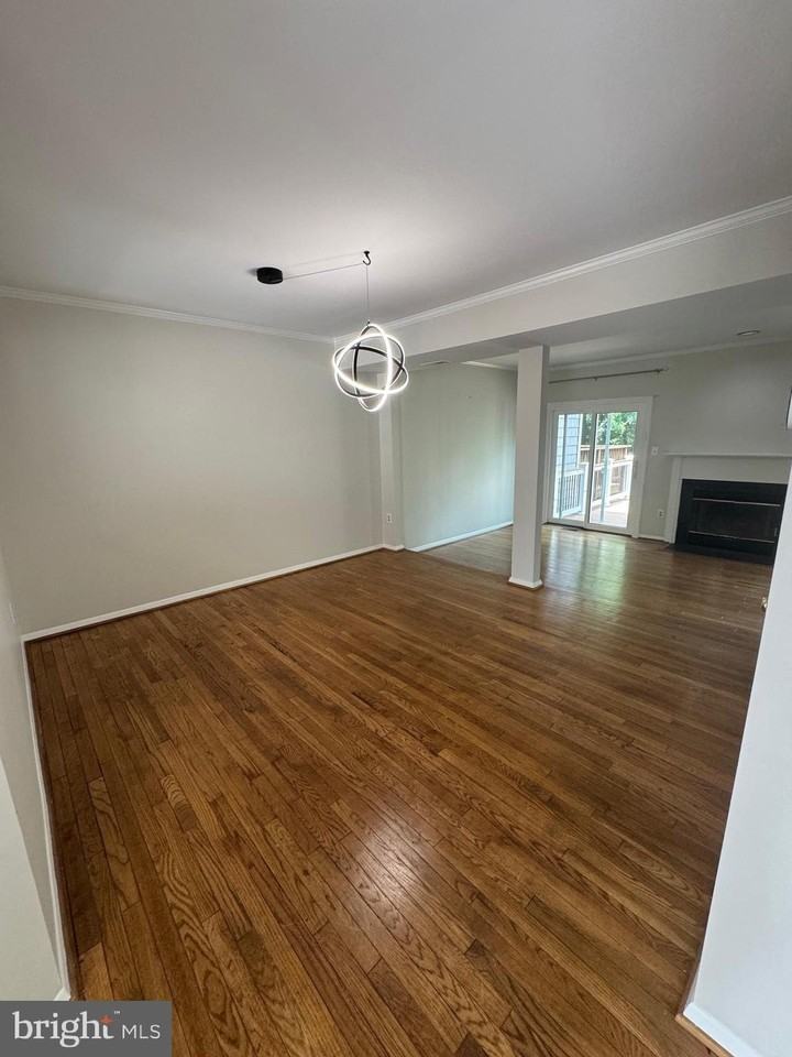7804 Old Farm Ln - Photo 4 of 14