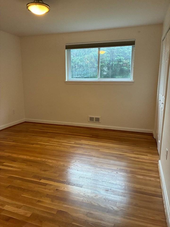 5311 Sangamore Rd - Photo 5 of 30