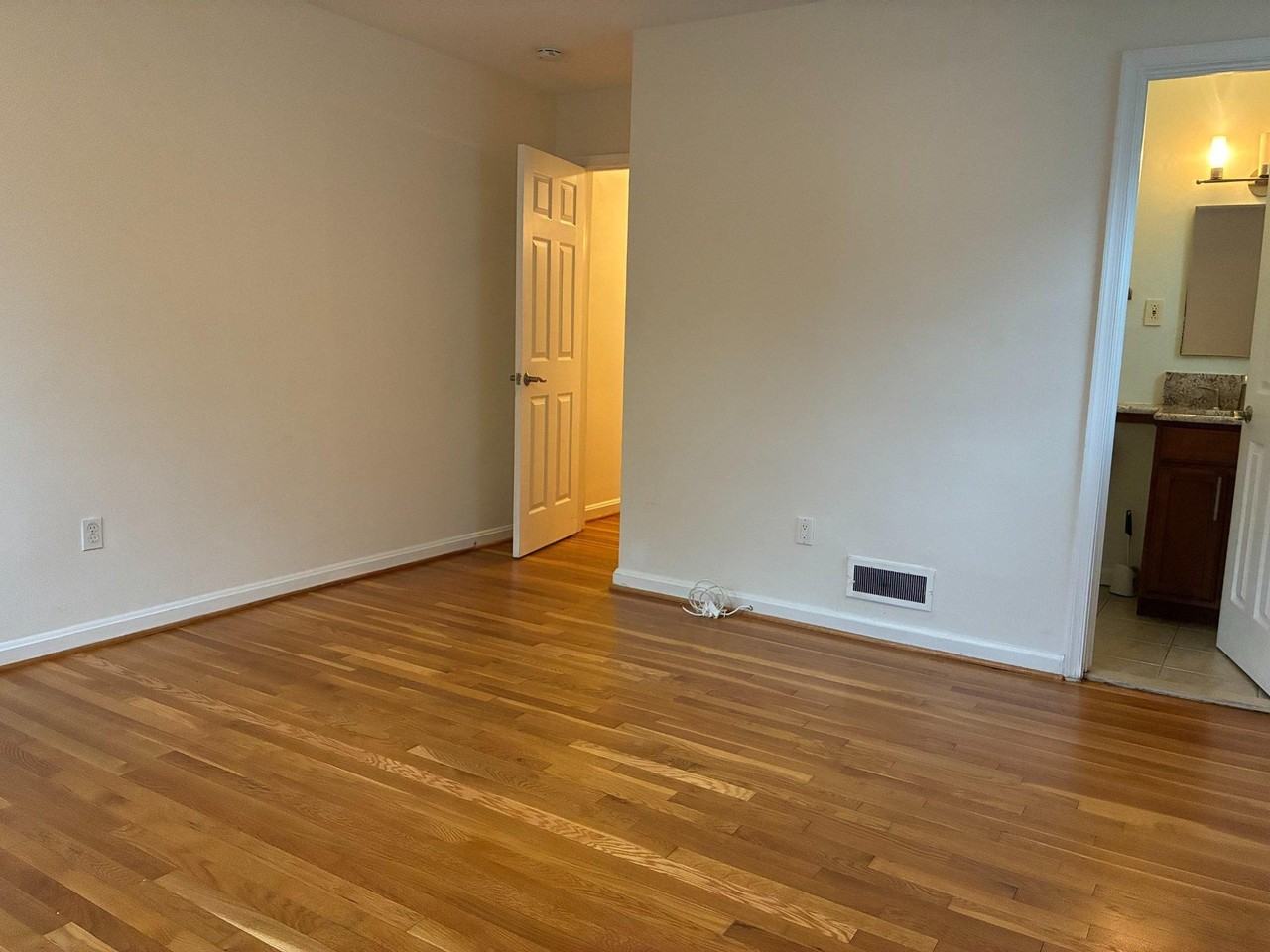 5311 Sangamore Rd - Photo 6 of 30