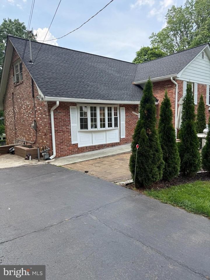 13232 Glenhill Rd - Photo 3 of 50