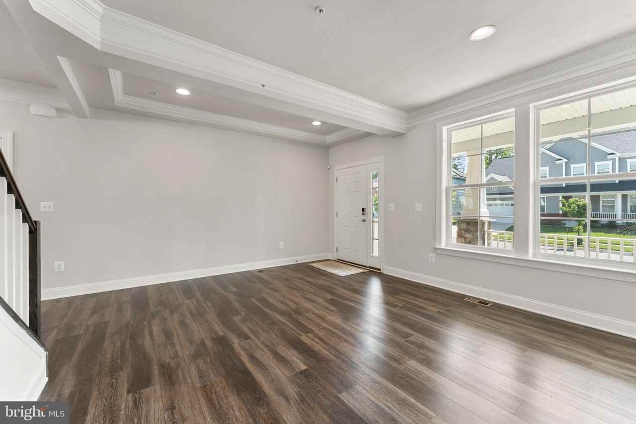 11007 Meridian Hill Way - Photo 5 of 48