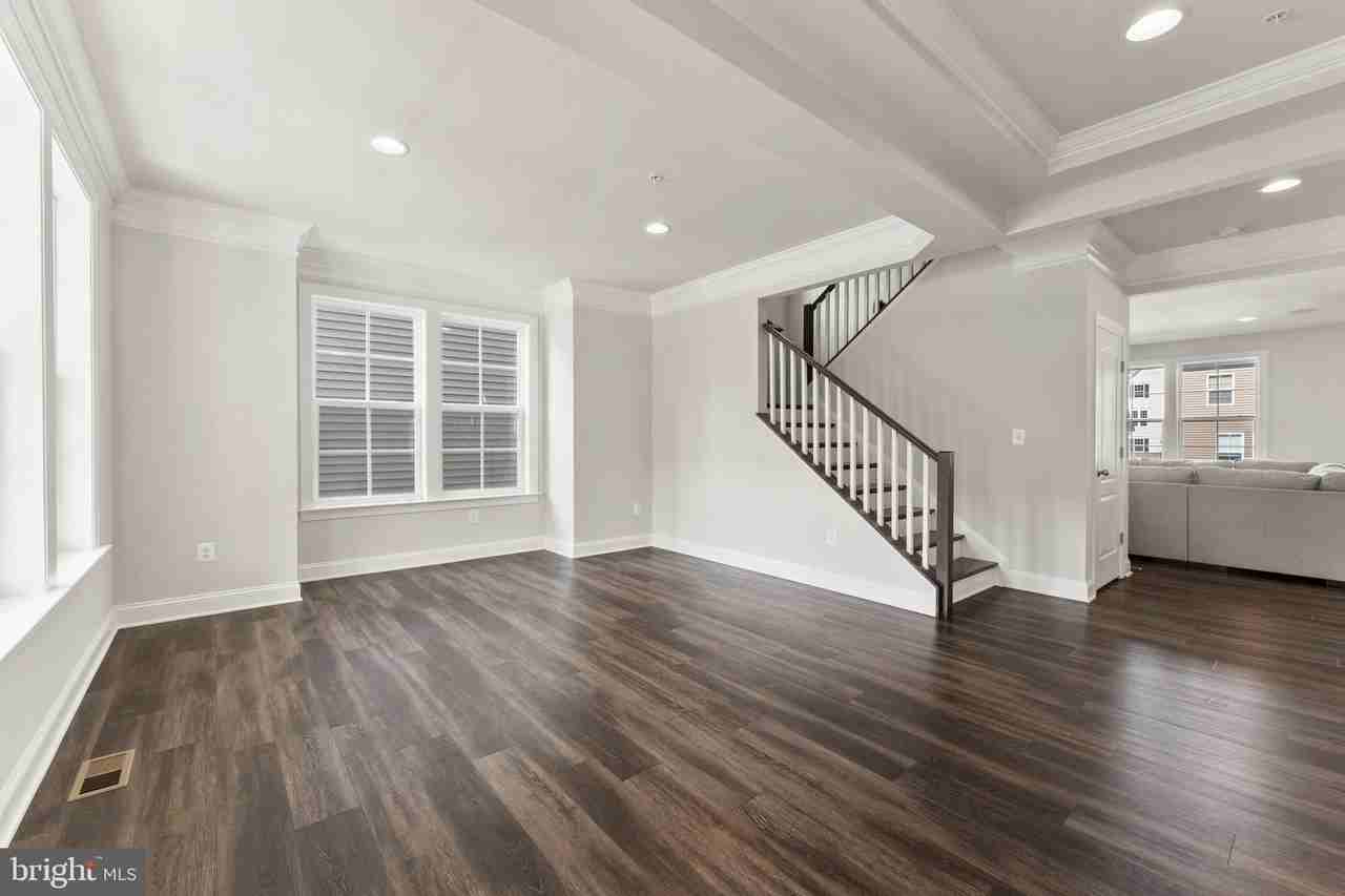 11007 Meridian Hill Way - Photo 7 of 48