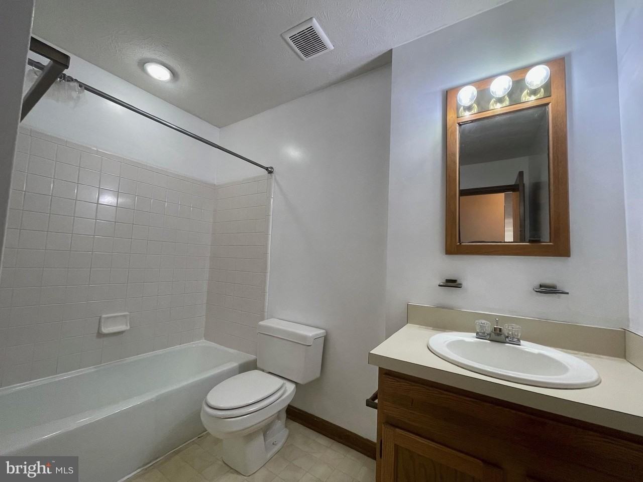 44790-UNIT 840 LOCUST RIDGE Court #4B - Photo 6 of 8