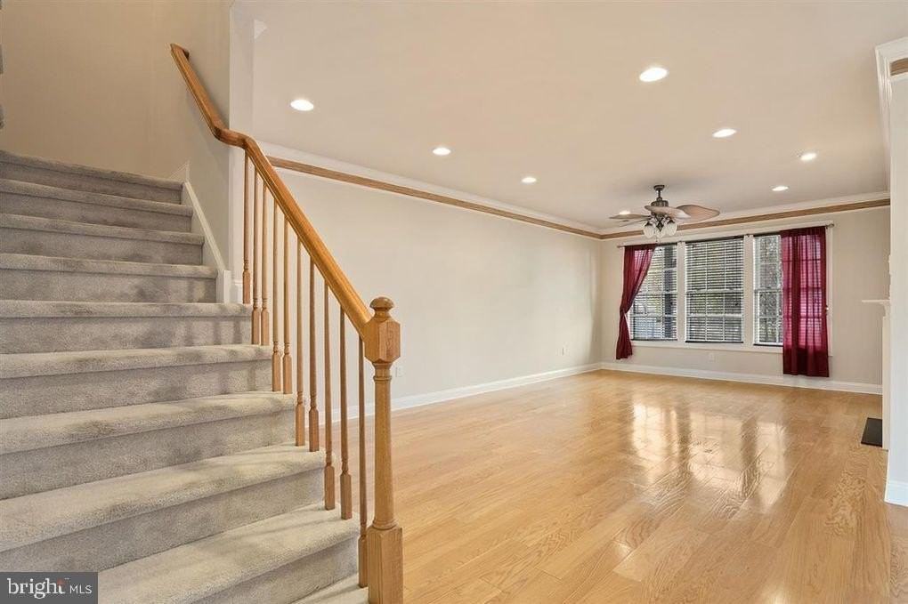 809 Turnberry Ct - Photo 3 of 13