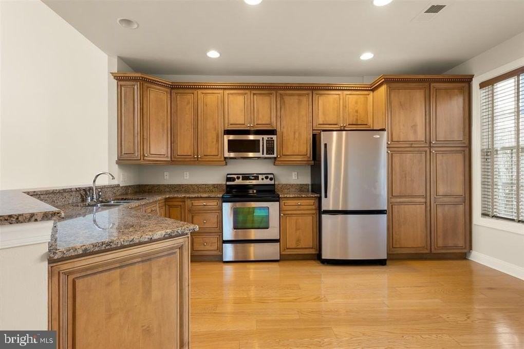809 Turnberry Ct - Photo 5 of 13
