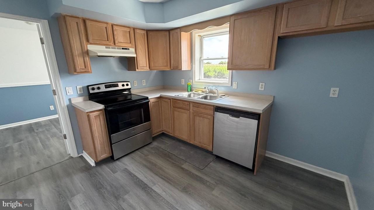 132 Riverview Ave - Photo 3 of 29