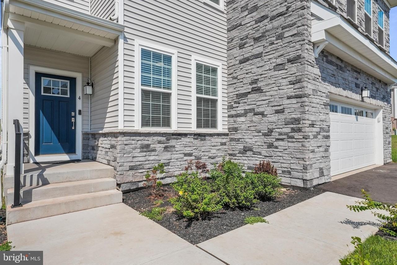 4 William Boyer Dr - Photo 3 of 50