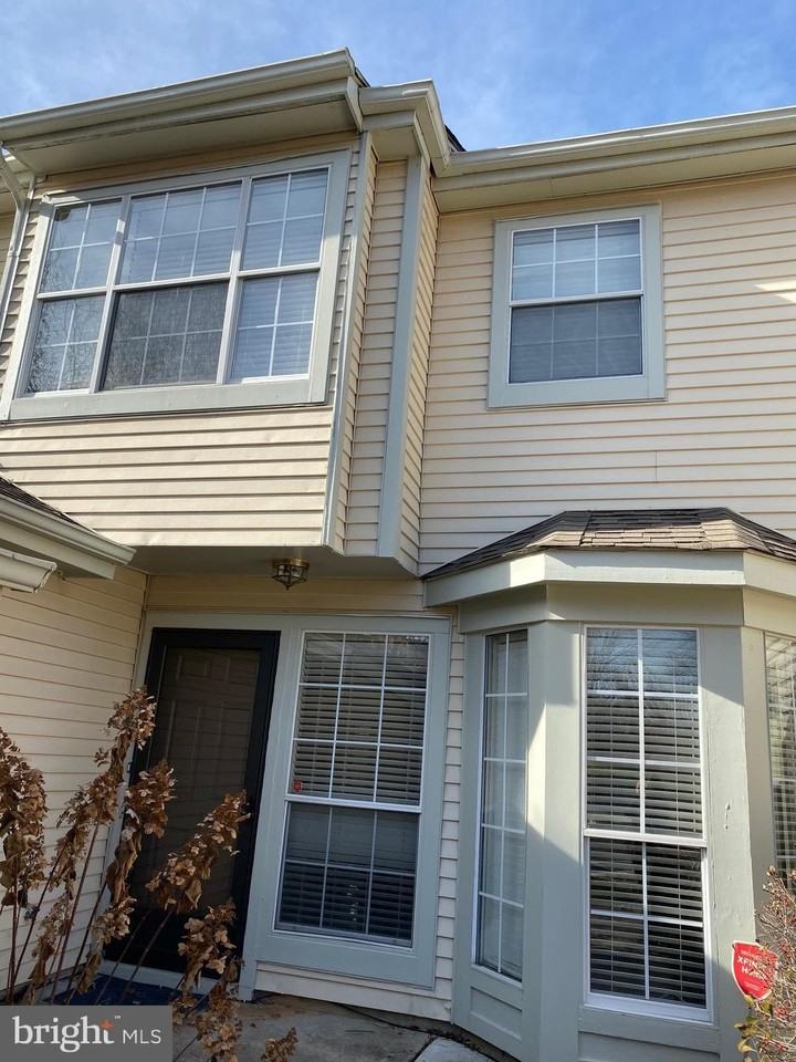 4 Kensington Ct - Photo 2 of 36