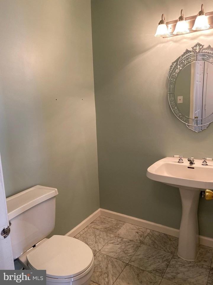 4 Kensington Ct - Photo 4 of 36
