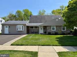 featured image of 30 Hollow Rd