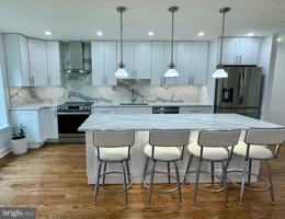 featured image of 4002 Franklin Ct #4002