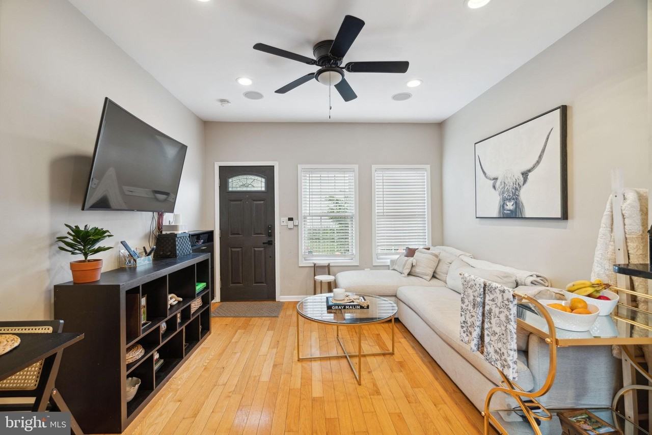 2357 Montrose St - Photo 4 of 28