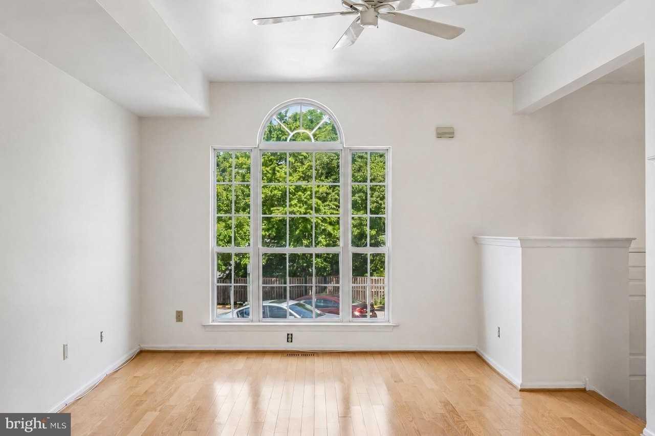 321 Sage Ln - Photo 4 of 45